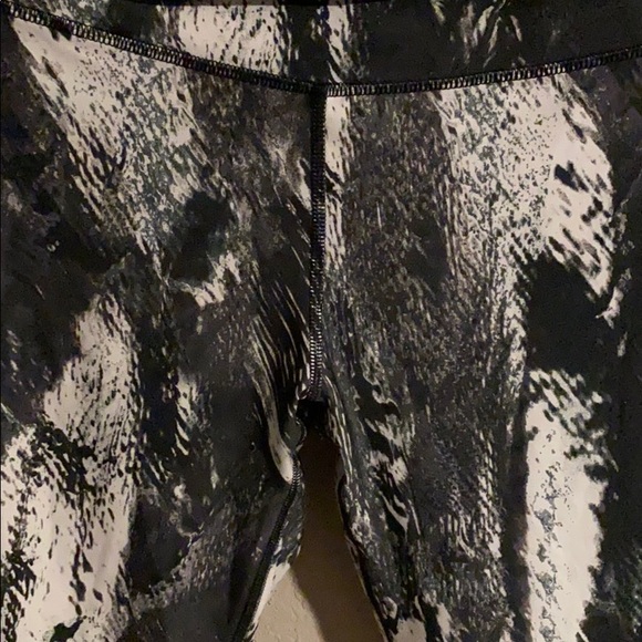 Under armour compression workout pants snake print - Picture 3 of 4
